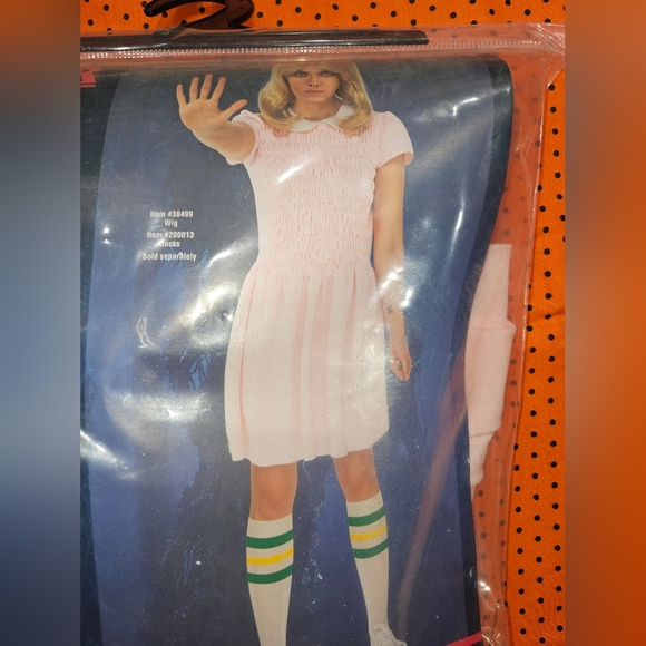 Eleven from Stranger Things Halloween Costume - Picture 4 of 11